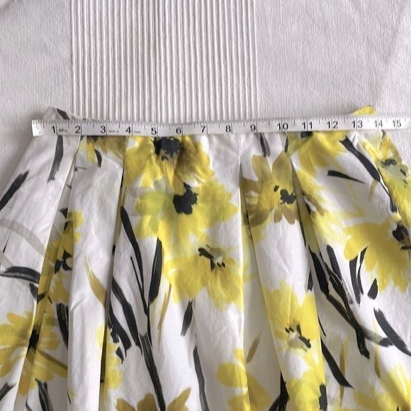 ALICE + Olivia Connor Daisy Skirt Size 8 - Picture 8 of 9